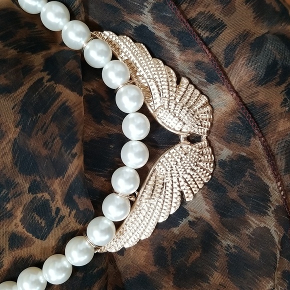 Angel Wings and Pearl Neclace - Picture 1 of 3